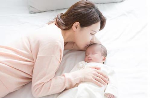 坐月子时妈妈需要重点补充哪些营养？应该吃哪些食物？