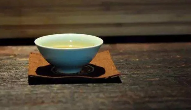 白茶搭配什么养生茶一起喝？女生怎么喝白茶比较好？