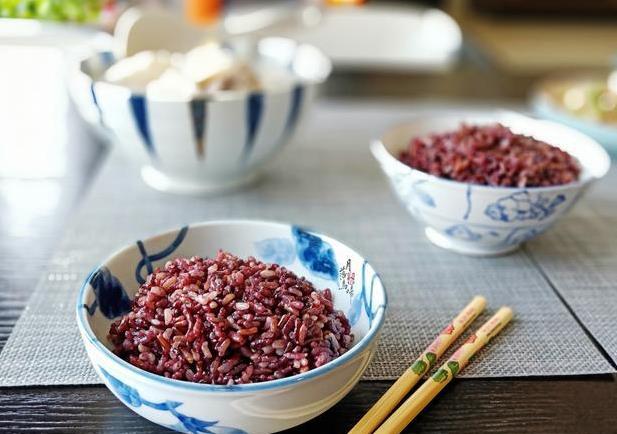 减肥餐糙米怎么煮营养又好吃？减肥餐藜麦糙米饭的做法