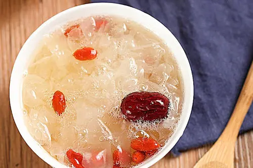 银耳枸杞汤那么甜，喝着有什么功效和作用？