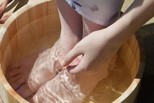 泡完脚可以马上洗澡吗？建议休息一个小时！