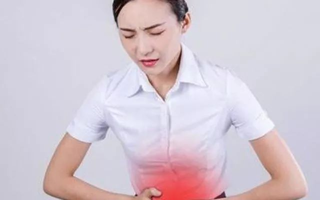 女性白带为什么是红色的像血一样呢?每天有白带正常吗?