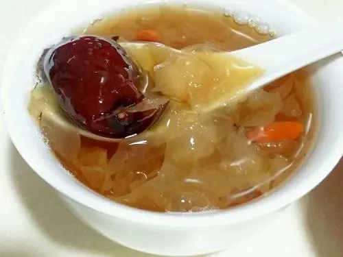 喝银耳汤有什么好处？要注意什么？